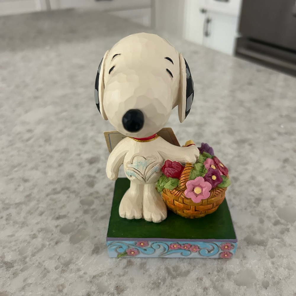 “New” Peanuts -Jim Shore Snoopy Figurine “Happiness is a Basket of Blooms”